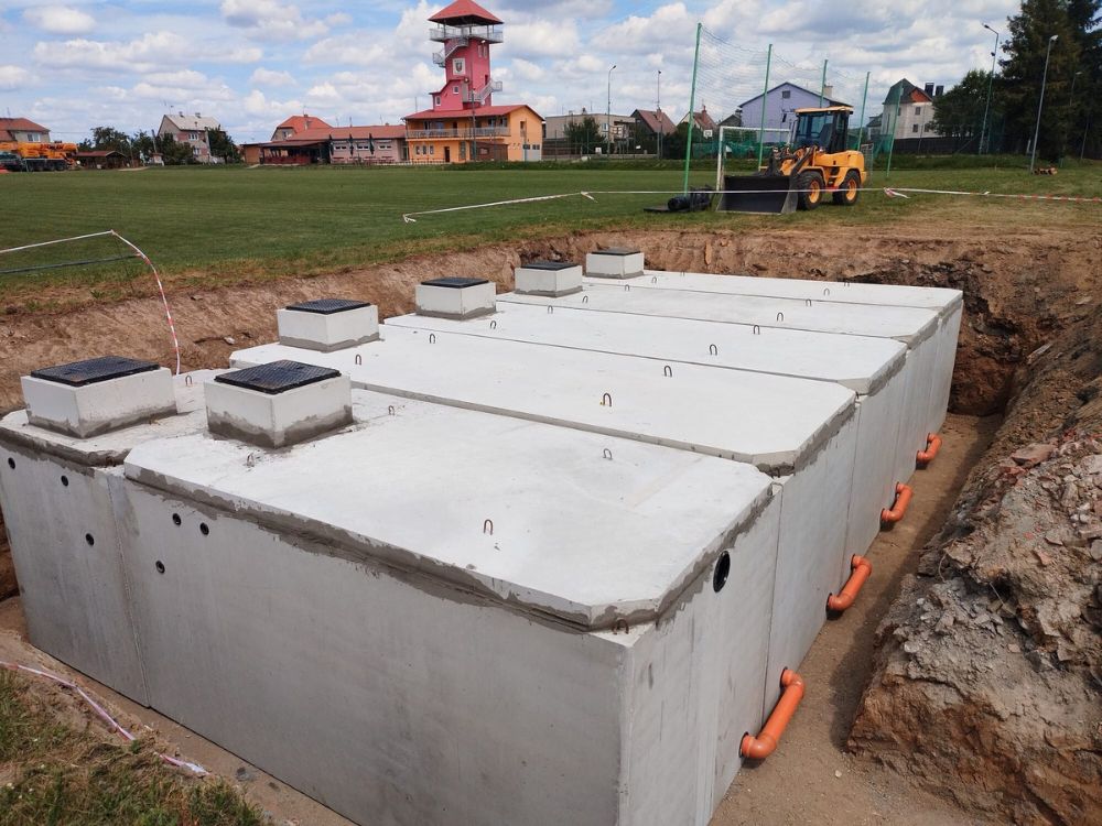 detailní reference, Betonová retenční nádrž typu ND pro využití dešťové vody pro závlahu fotbalového hřiště – Přáslavice, db betonové jímky